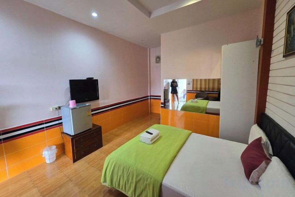 Desk, WiFi (free), bed sheets