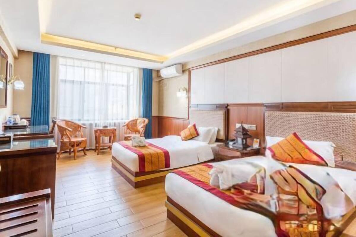 Minibar, desk, blackout drapes, WiFi (free)