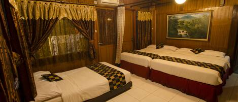 Desk, laptop workspace, iron/ironing board, free WiFi