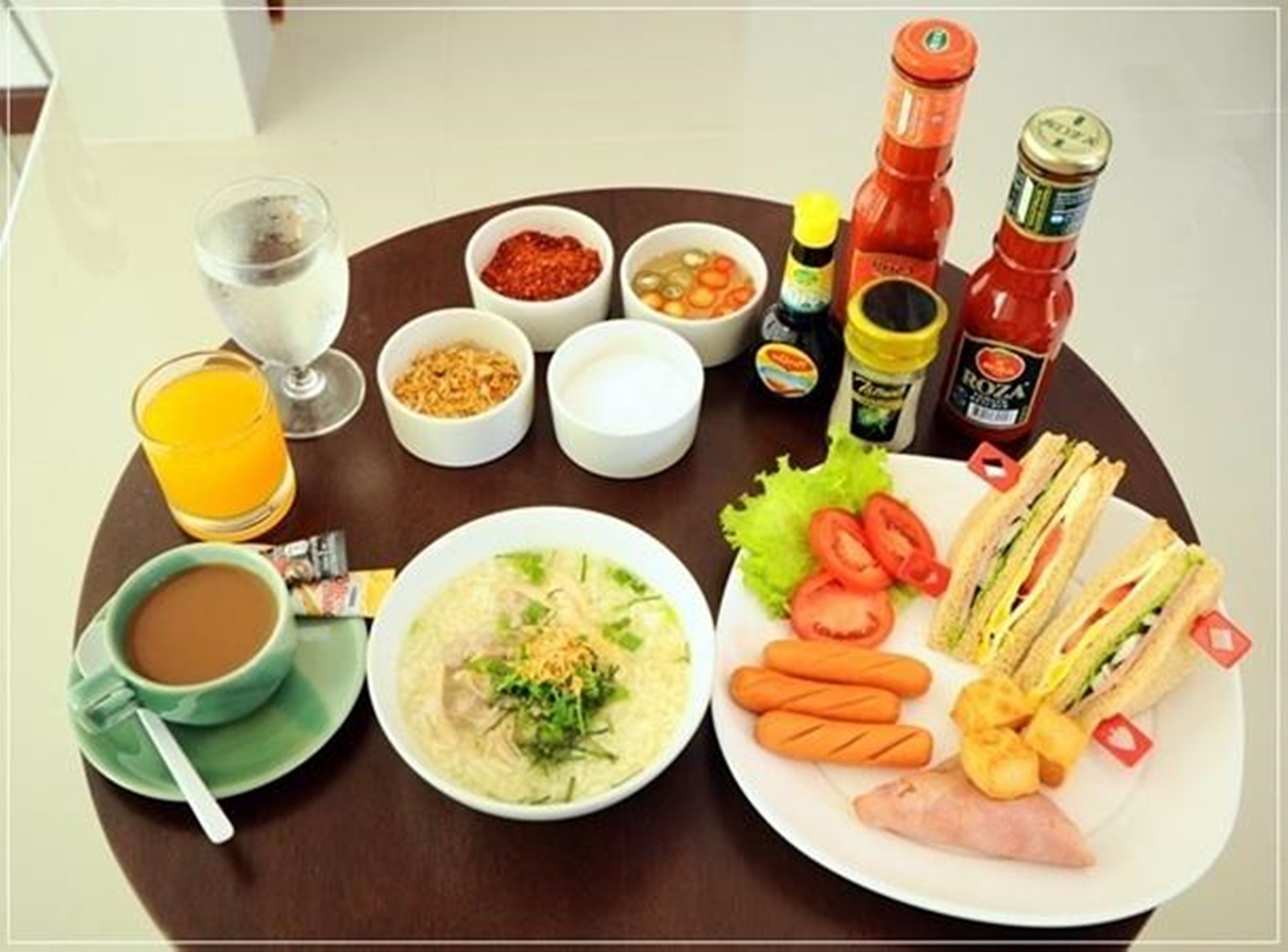 อาหารเช้าแบบคอนติเนนทัลทุกวัน (คิดค่าบริการ)