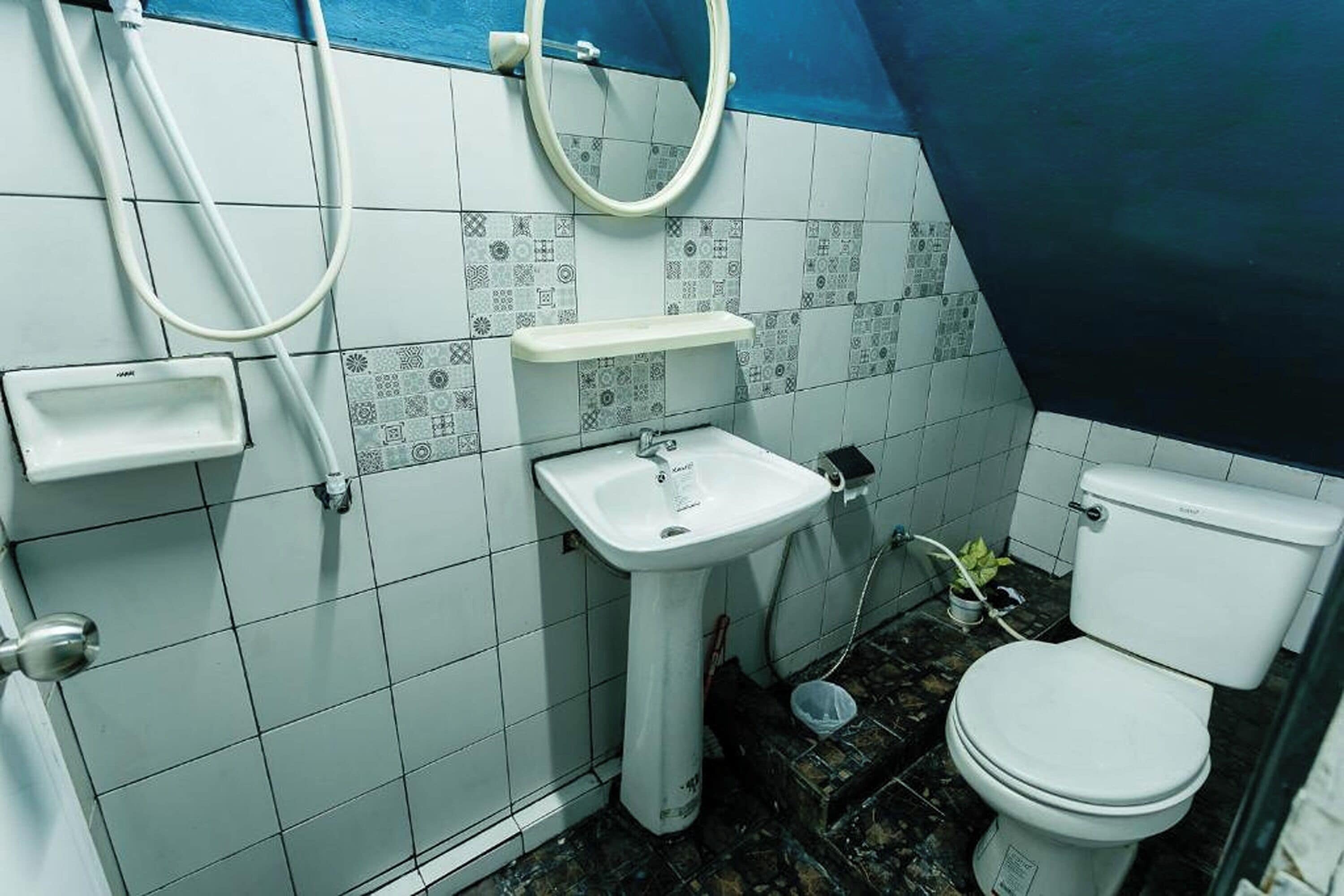 Standard Double Room | Bathroom | Shower, rainfall showerhead, free toiletries, bidet