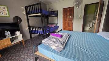 Habitación cuádruple | Escritorio y wifi gratis