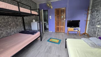Quadruple Room | Desk, free WiFi