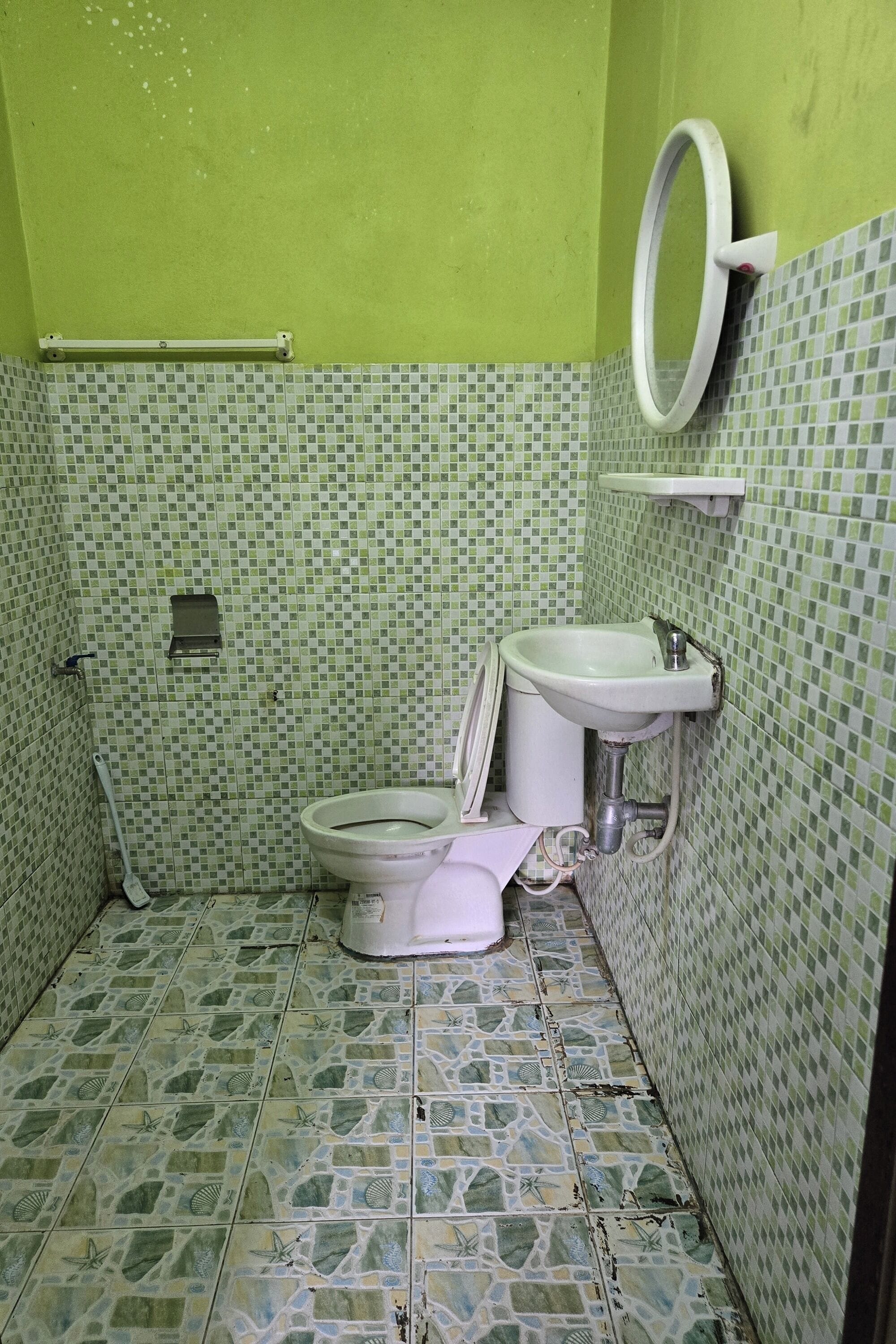 Habitación cuádruple | Baño | Ducha y cabezal de ducha tipo lluvia