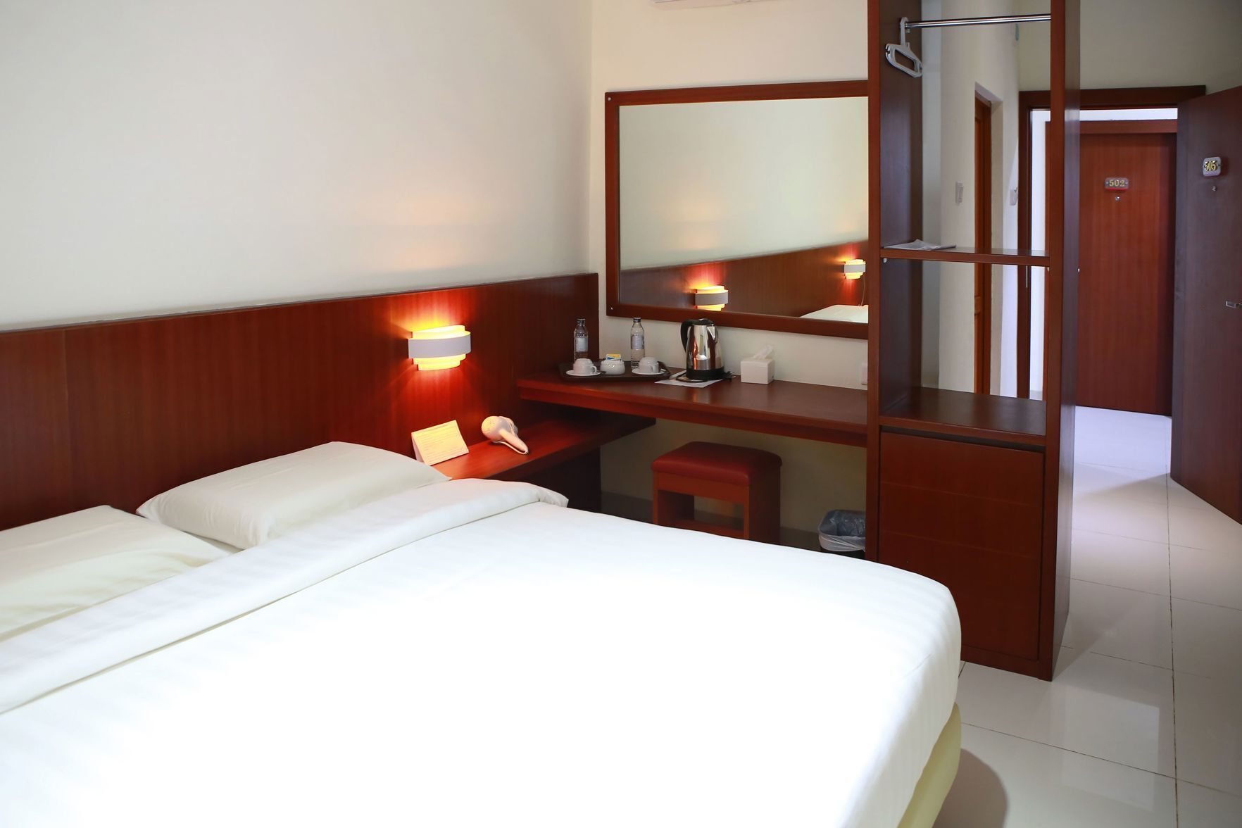 Bureau, Wi-Fi gratuit, draps fournis