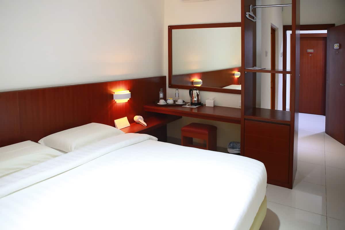 Deluxe Room | Desk, free WiFi, bed sheets
