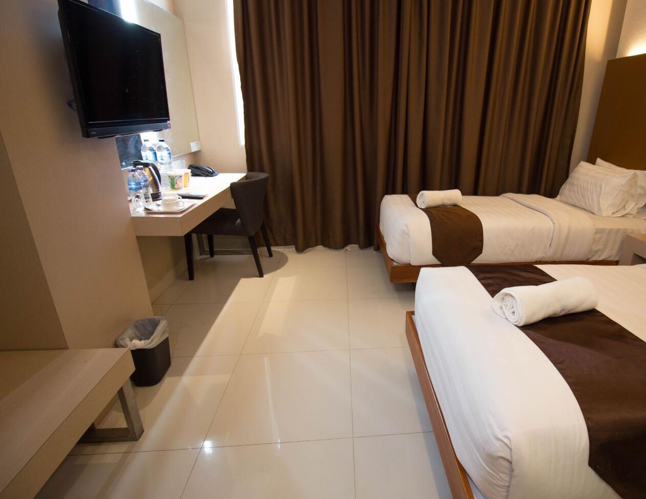 1 bedroom, desk, free wifi, bed sheets