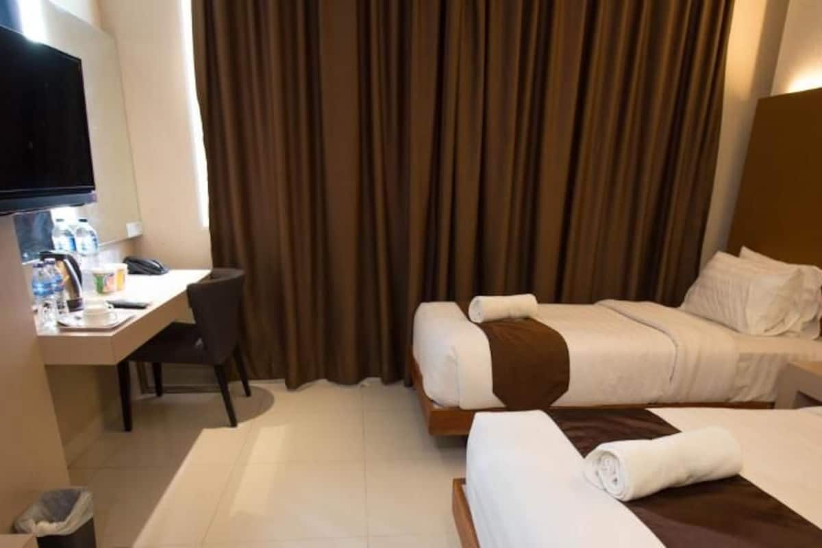 1 bedroom, desk, free wifi, bed sheets