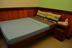 Bureau, lits pliants/supplémentaires, Wi-Fi gratuit, draps fournis