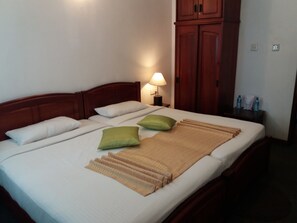Standard Double Room | In-room safe, desk, iron/ironing board, rollaway beds