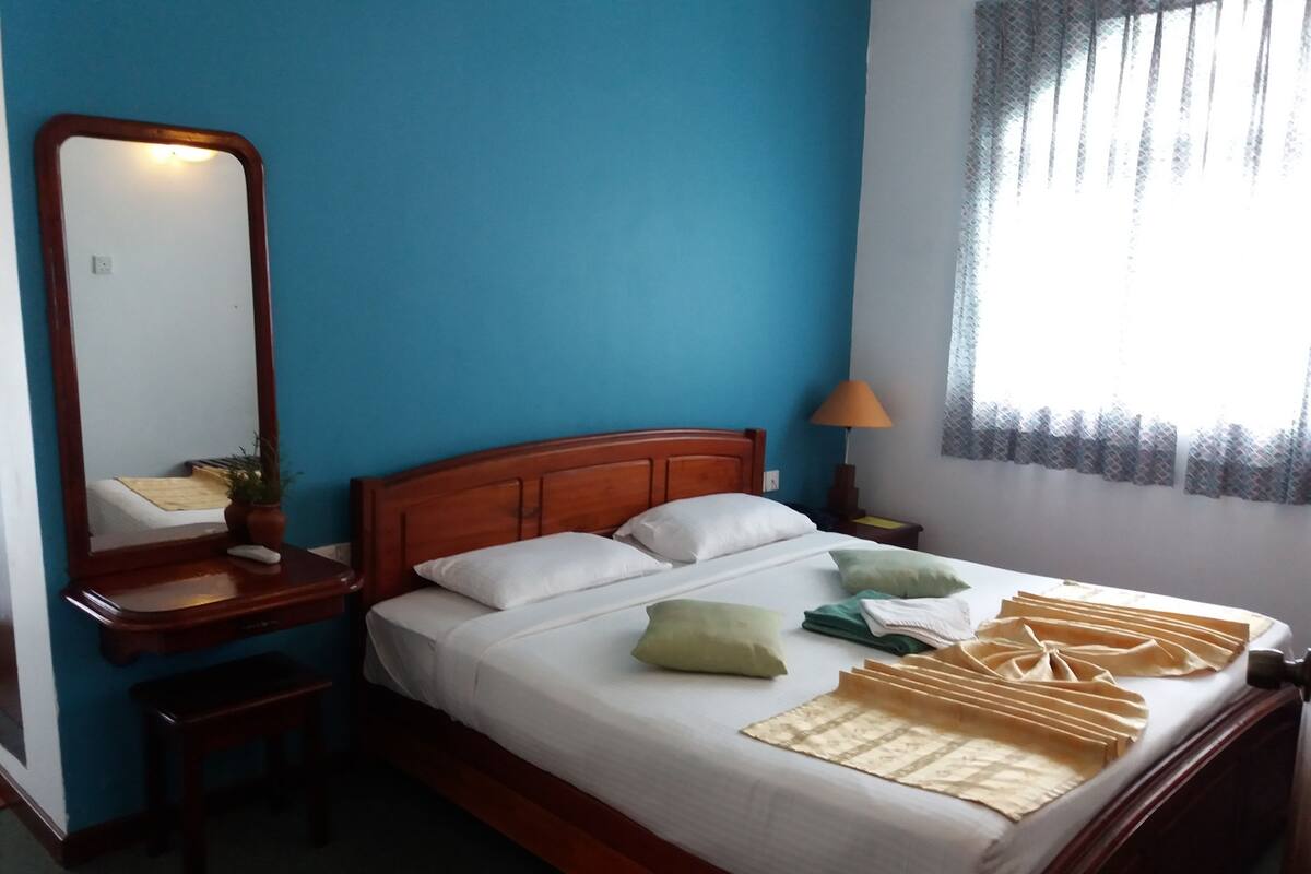 Standard Double Room | In-room safe, desk, iron/ironing board, rollaway beds