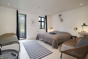 Quadruple Room, Patio | Free WiFi, bed sheets - Hedegaarden (Engesvang)