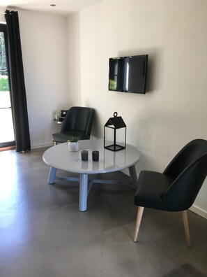 Televisión de pantalla plana, películas con cargo