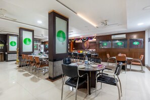 Breakfast, lunch and dinner served