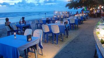 Serviço de café da manhã, culinária internacional, vistas para a praia