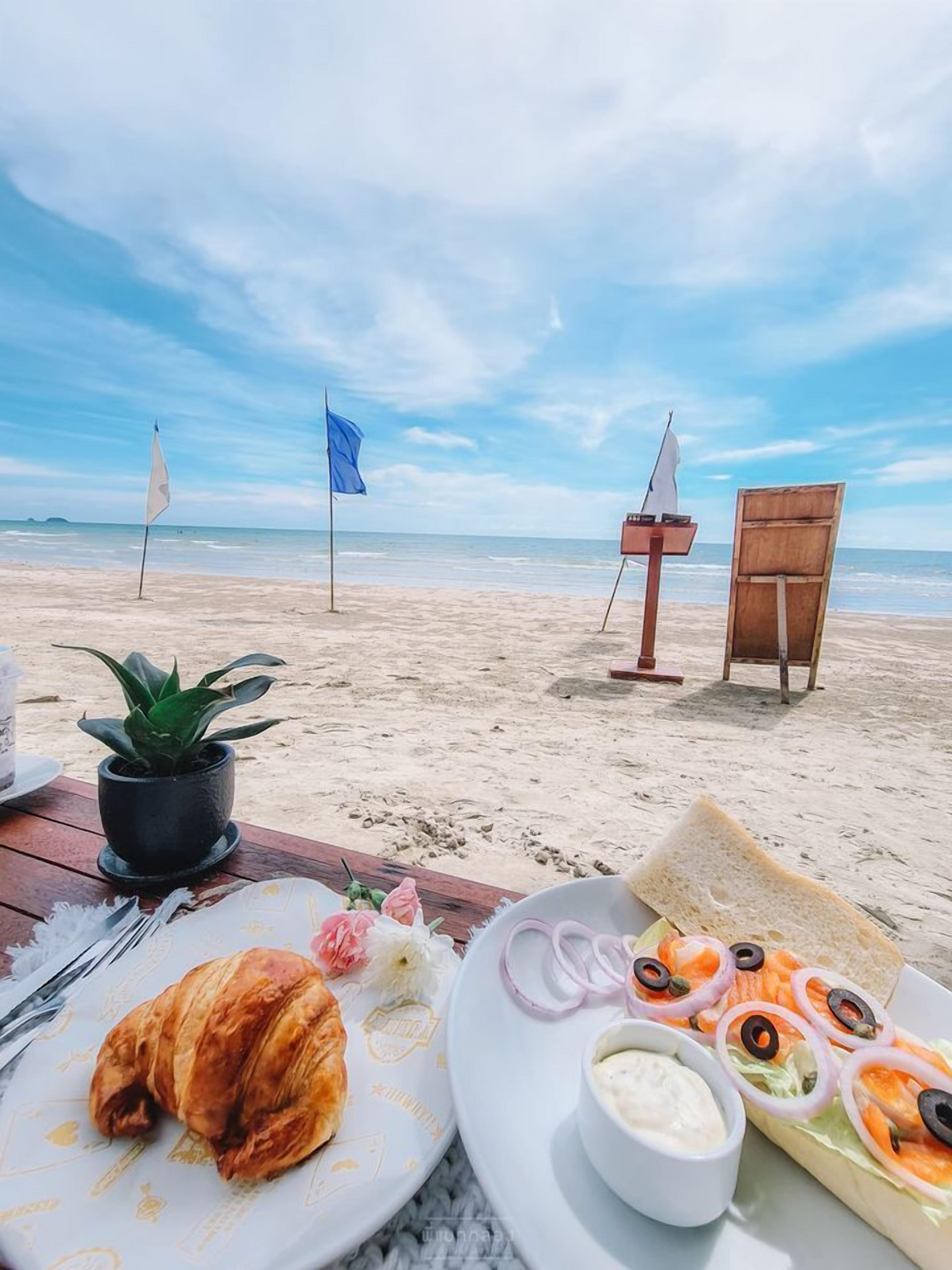 Breakfast, lunch, dinner served; international cuisine, beach views 