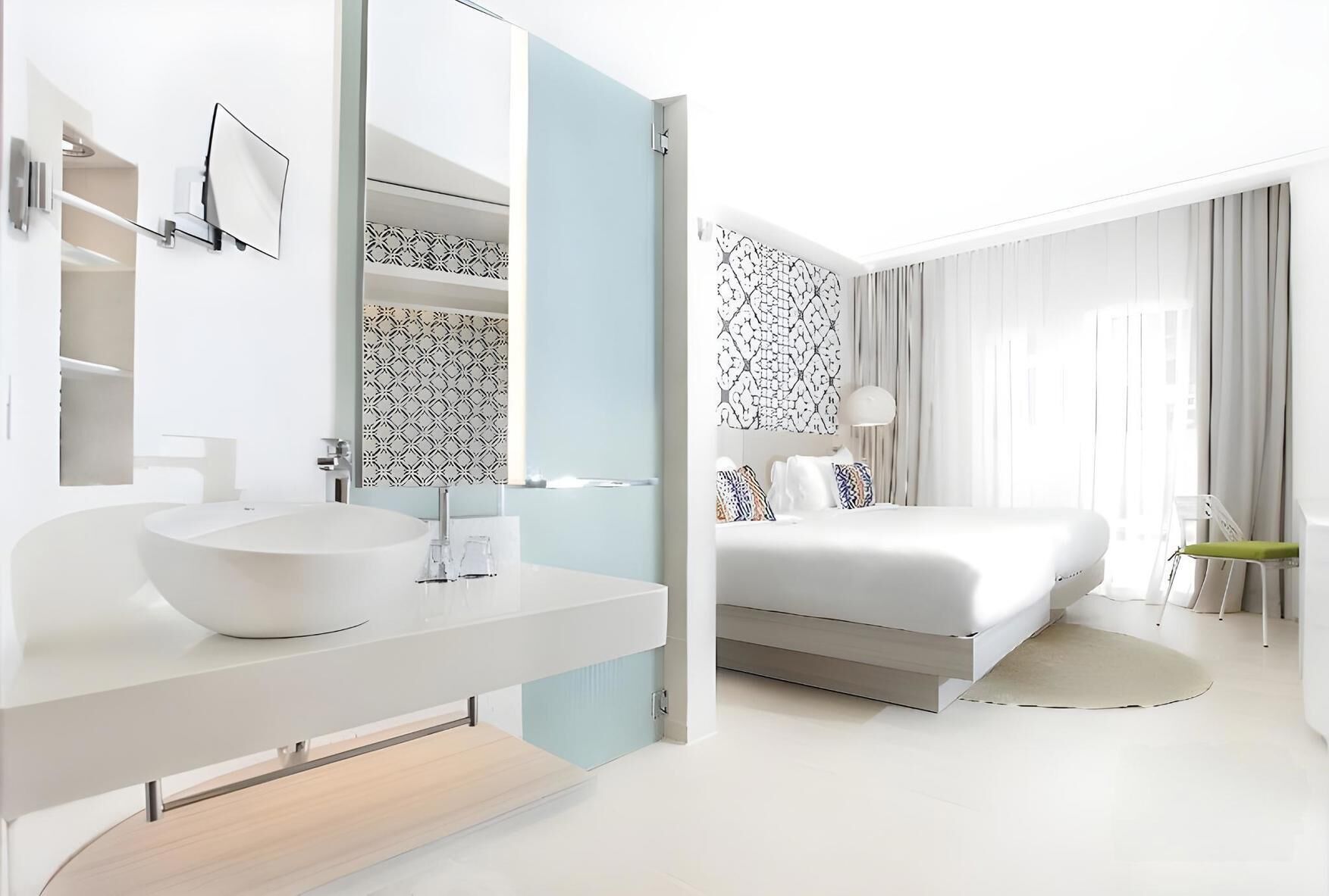 In-room safe, desk, laptop workspace, iron/ironing board