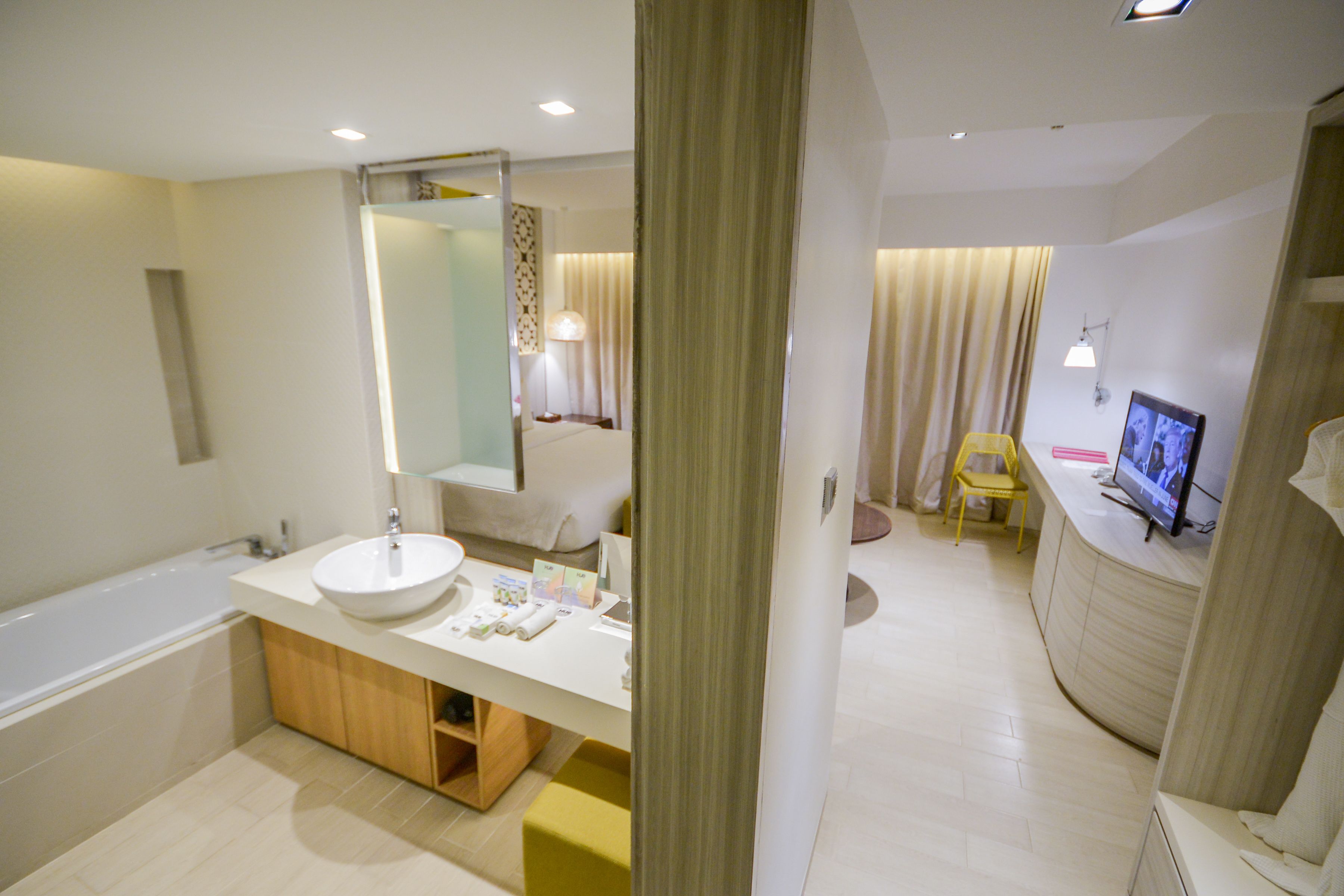 suite king | bathroom | free toiletries, hair dryer, slippers, bidet