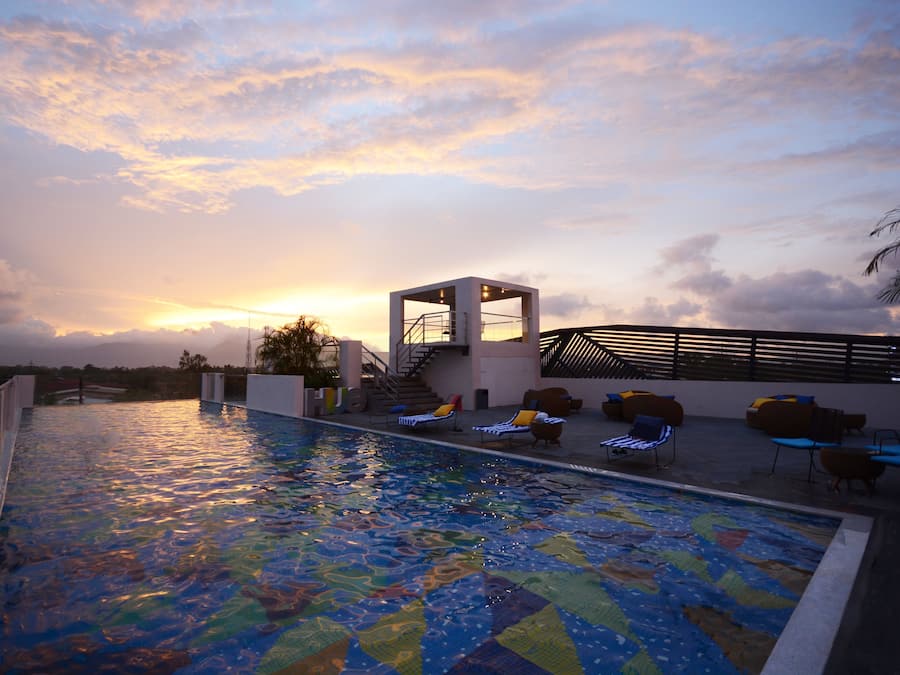 Outdoor pool, pool loungers