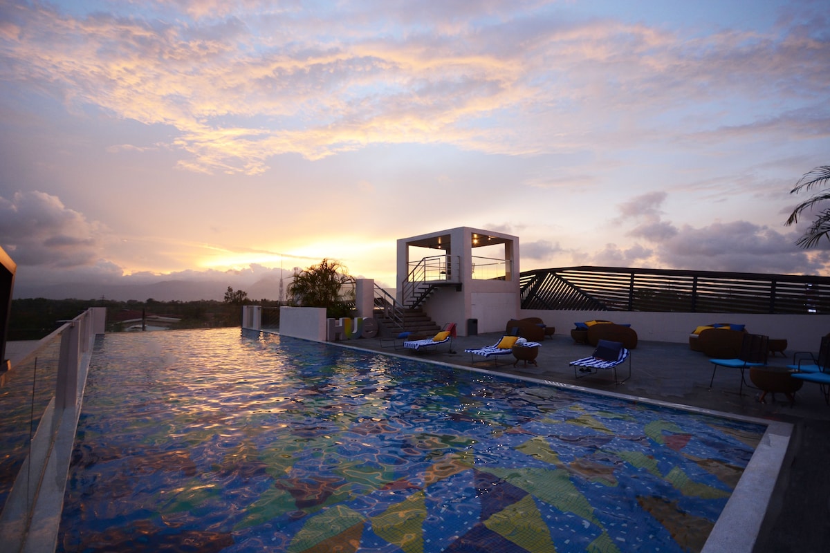 Outdoor pool, pool loungers