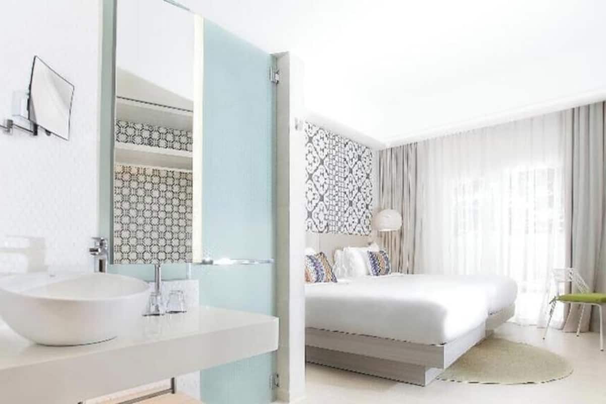 Safe på rommet, skrivebord, strykejern/-brett og wi-fi (inkludert)