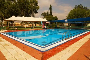 Kolam renang terbuka 