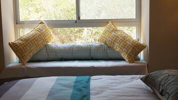 Classic Twin Room | Desk, free WiFi