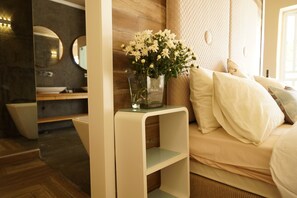 Deluxe Suite, Balcony | Desk, free WiFi