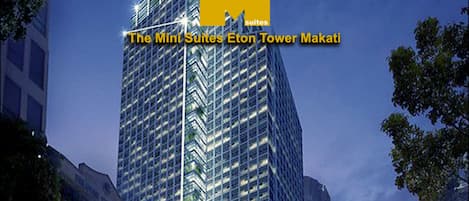 Bagian depan properti - sore/malam