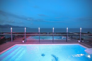 Outdoor pool - Royal Huy Hotel (Da Nang)