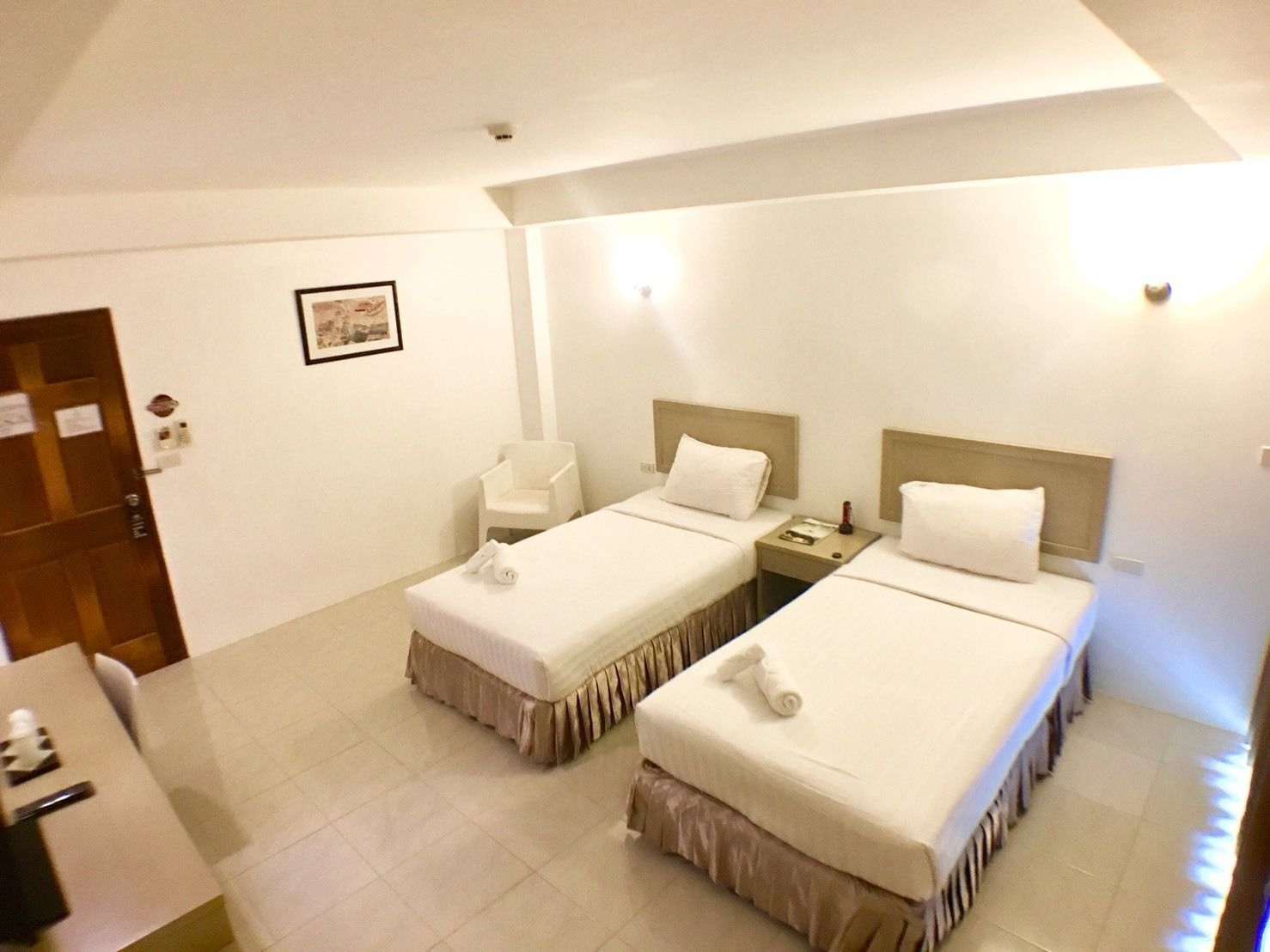 hypo-allergenic bedding, desk, blackout curtains, free wifi