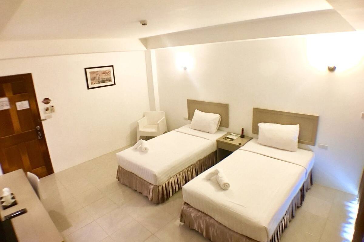 hypo-allergenic bedding, desk, blackout curtains, free wifi