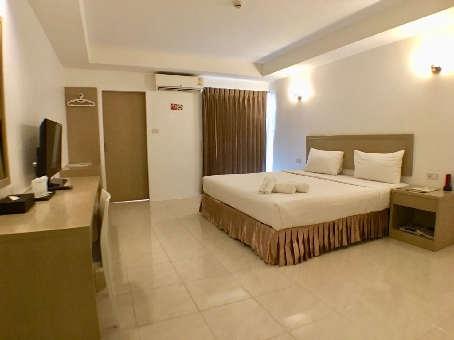 standard double room | hypo-allergenic bedding, desk, blackout curtains, free wifi