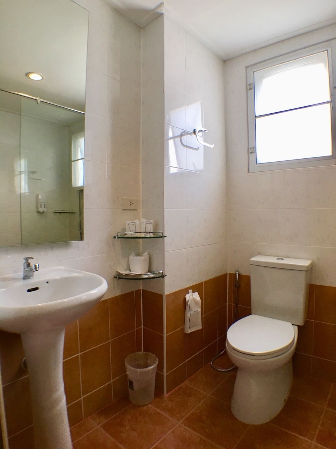 standard double room | bathroom | shower, free toiletries, hair dryer, towels