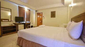 Standard Double Room | เครื่องนอนป้องกันสารก่อภูมิแพ้, โต๊ะทำงาน, ผ้าม่านกันแสง, Wi-Fi ฟรี