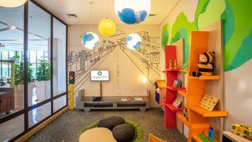 Tempat bermain anak – indoor