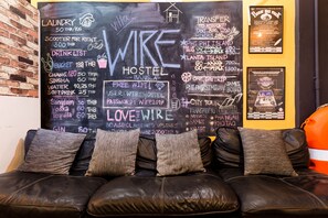 Reception hall - Wire Hostel Patong (Patong)