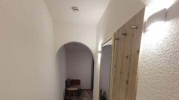 Single Room, Private Bathroom | Room amenity