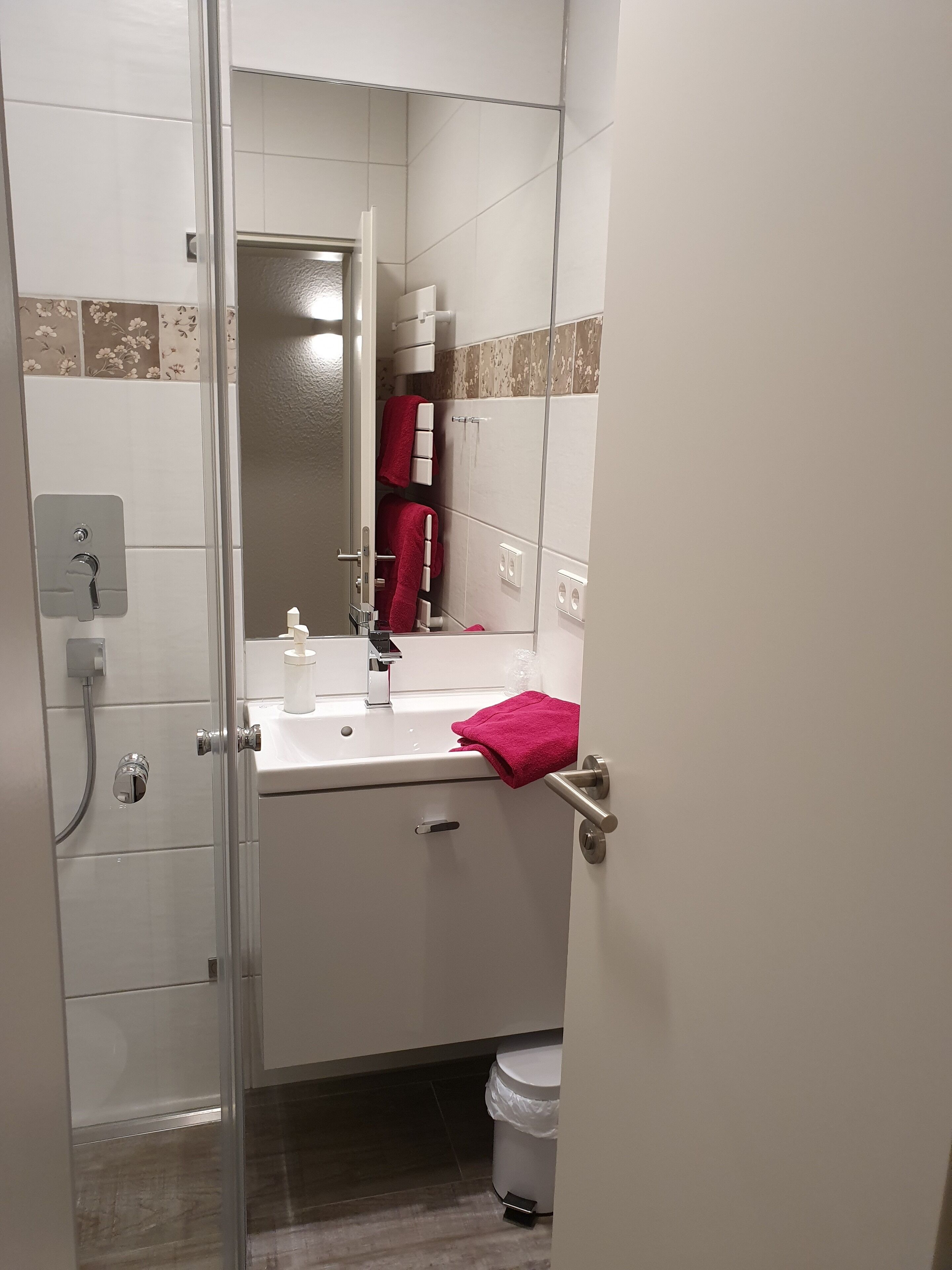 single room, private bathroom | bathroom | shower, hair dryer, towels