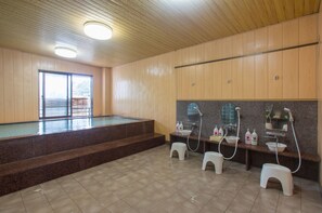 ห้องทราดิชันนัล, สูบบุหรี่ได้, ห้องน้ำรวม | ห้องน้ำ