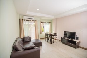 Connecting Room | 办公桌、折叠床/加床（额外收费）、免费 WiFi