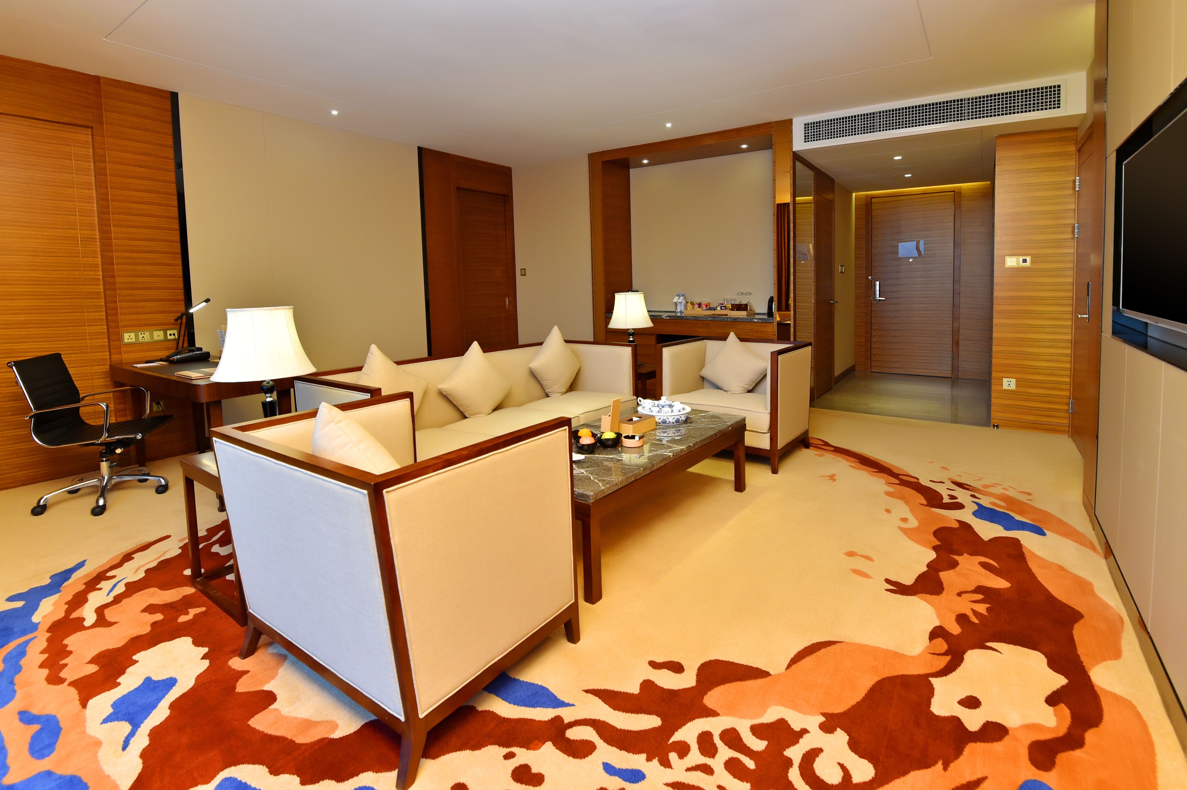 business suite | premium bedding, minibar, in-room safe, desk