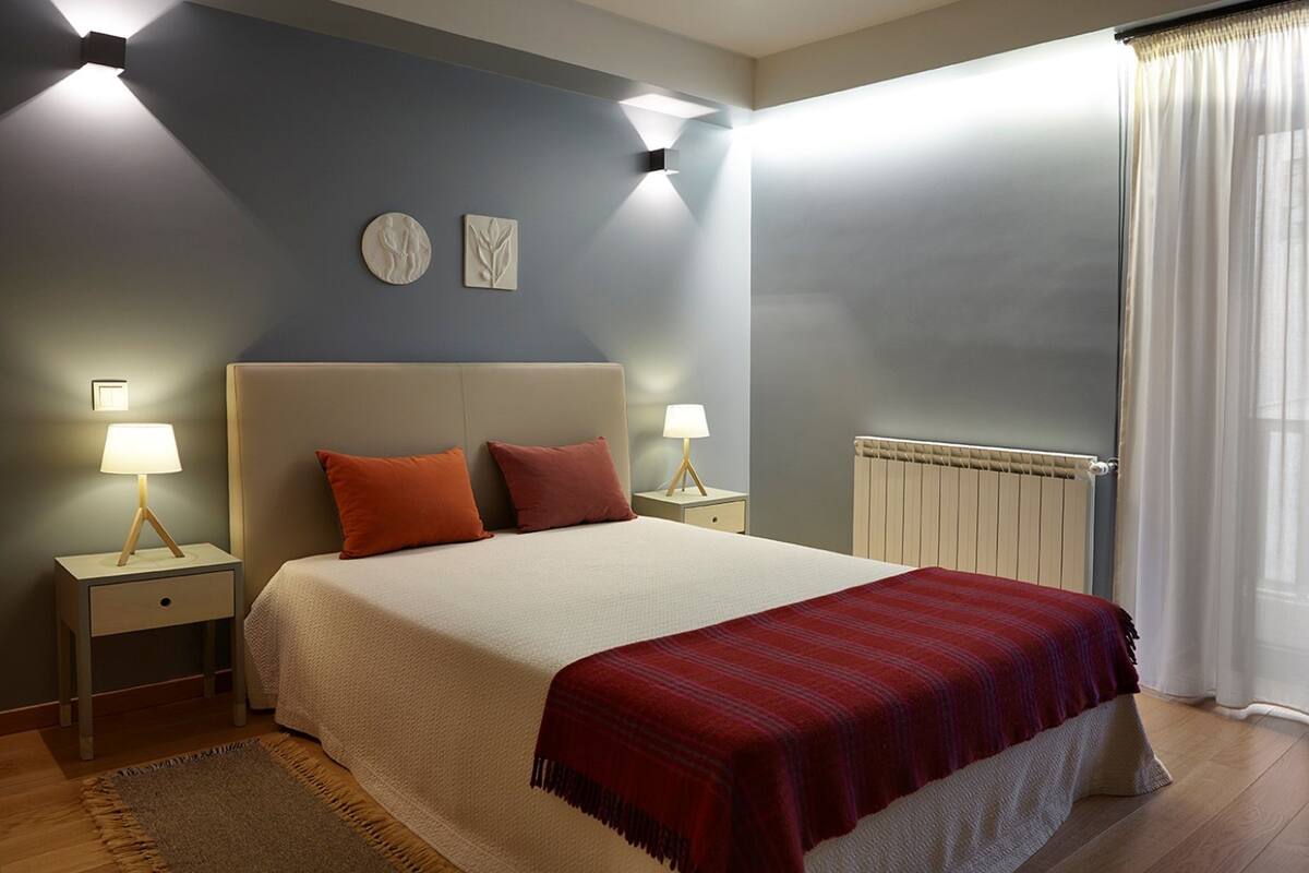 Allergikerbettwaren, Verdunkelungsvorhänge, schallisolierte Zimmer