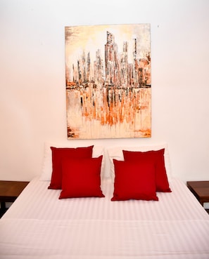 Kamar Triple Standar, 1 kamar tidur, Bebas Asap Rokok | Brankas, meja kerja, Wi-Fi gratis, dan seprai linen
