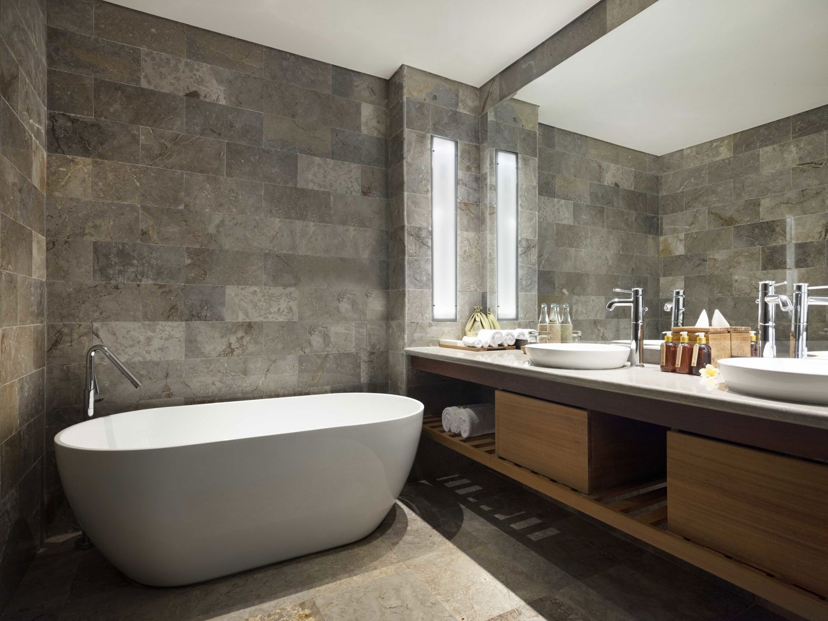 Bathroom | Shower, rainfall showerhead, free toiletries, hair dryer