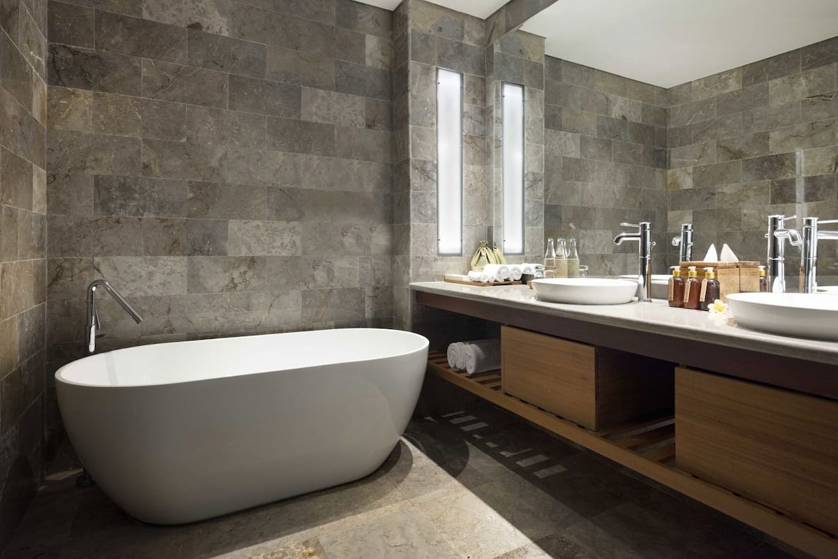 Bathroom | Shower, rainfall showerhead, free toiletries, hair dryer