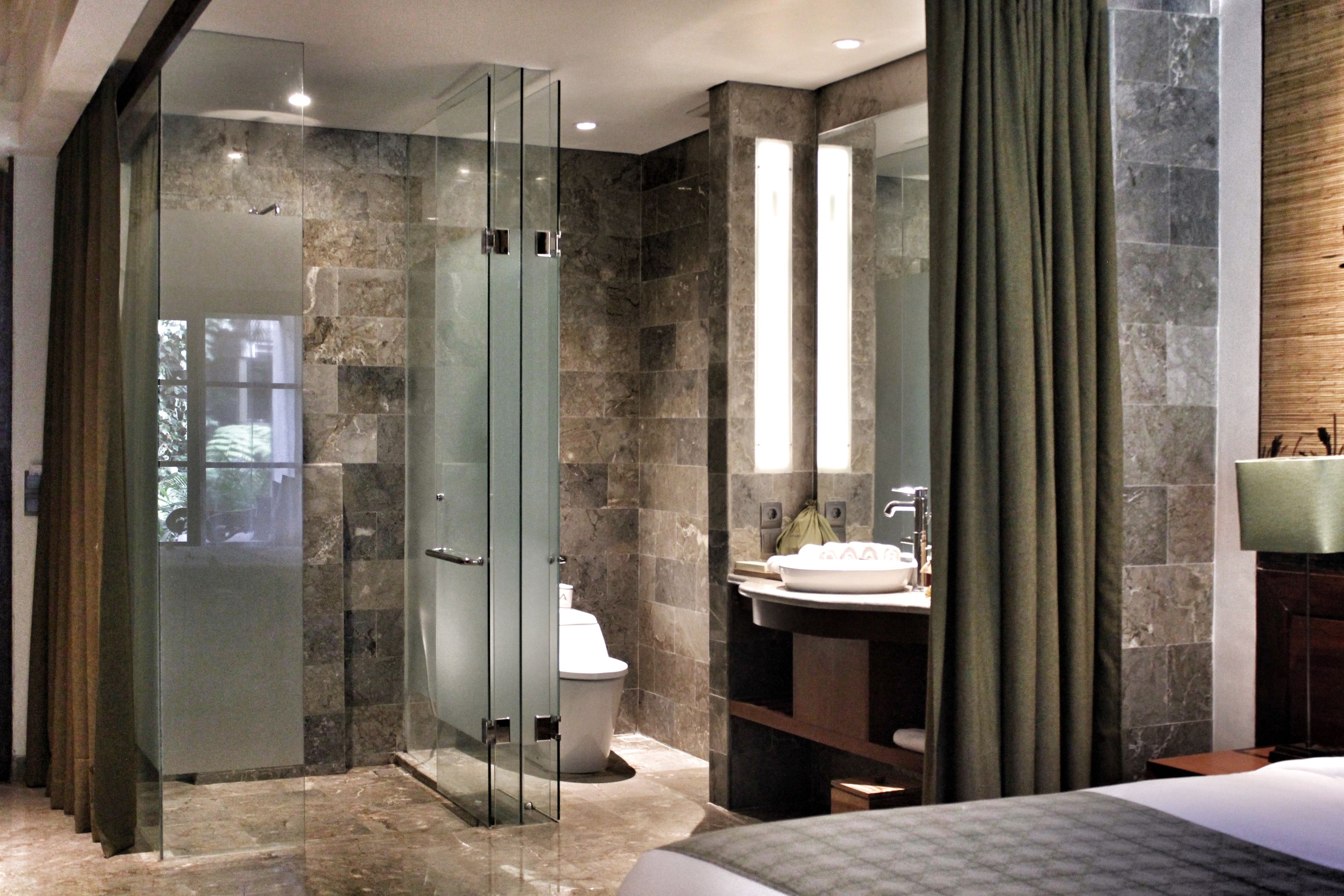 shower, rainfall showerhead, free toiletries, hair dryer