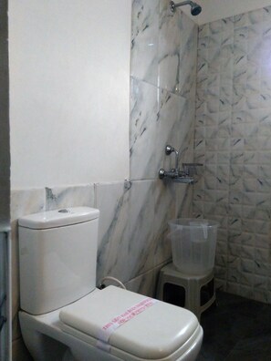 Deluxe Abid Room | Bathroom | Free toiletries, towels - Taj Mahal Hotel Abids (Hyderabad)