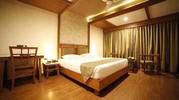 Premium bedding, in-room safe, desk, laptop workspace