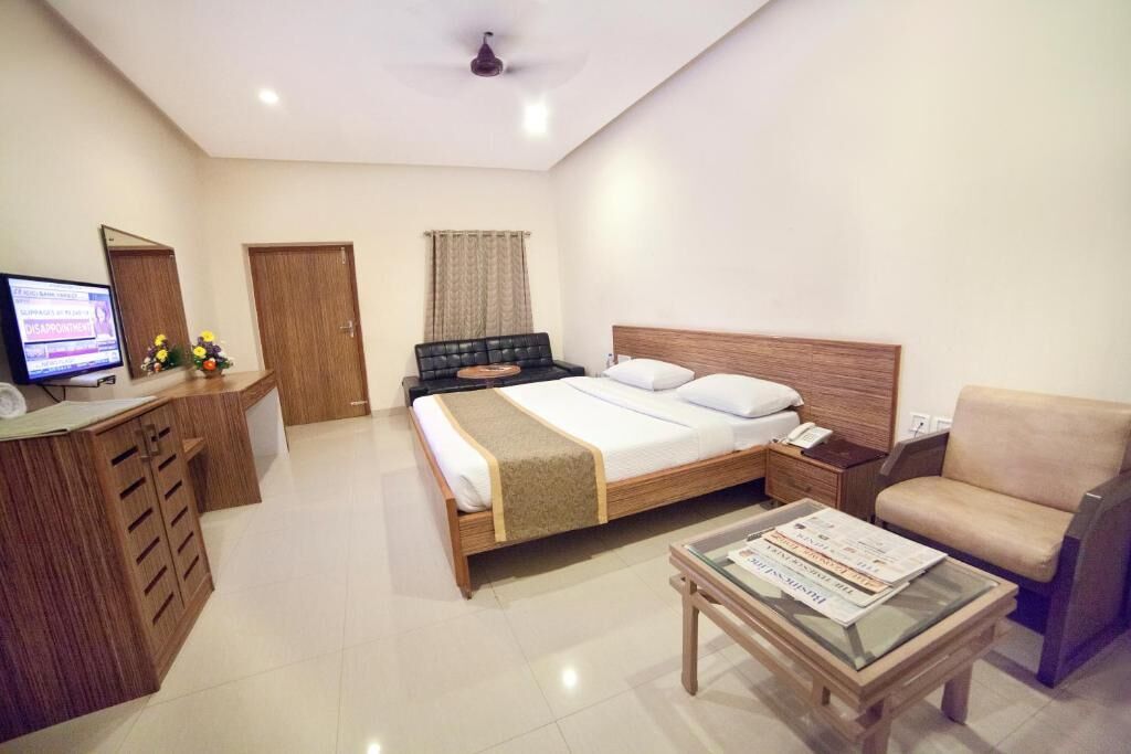 Superior Deluxe | Premium bedding, in-room safe, desk, laptop workspace